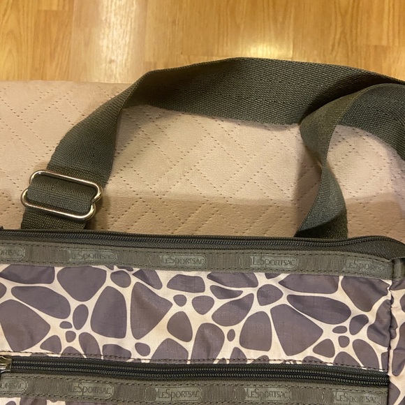 LeSportSac nylon like crossbody - beige & brown modern floral/pattern grey trim - Picture 5 of 7